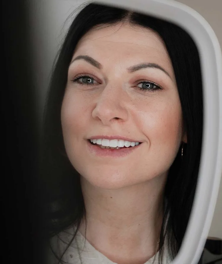 Patient smiling after ceramic veneers in Leipzig at moderndentistry